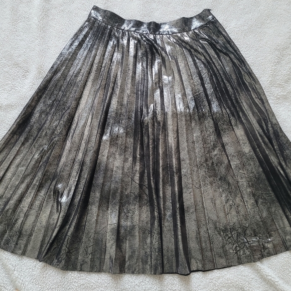 Zara metallic pleated skirt size L - Picture 2 of 4